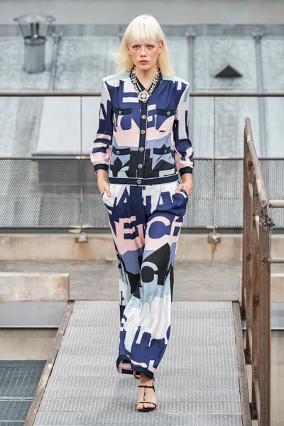 Look 60
